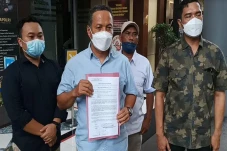 Dianggap Menghina Prabowo,...