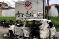 Bentrokan dan Pembakaran...