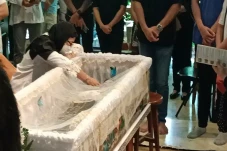 Maura Magnalia Meninggal,...