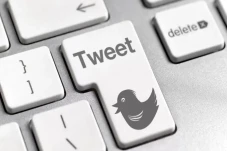 Twitter Kembangkan Fitur...