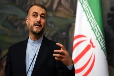 Iran Akan Pertimbangkan...