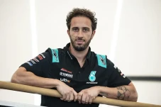 Rossi Pensiun, Andrea...