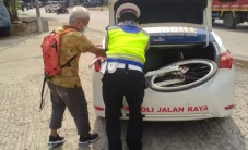 Nekat Masuk Tol Sedyatmo,...