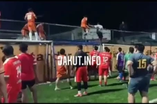 Pemain Bola Rusak Rumah...