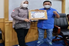 Fahira Idris Berikan...