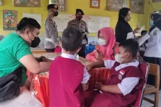 Vaksinasi Anak di Kota...