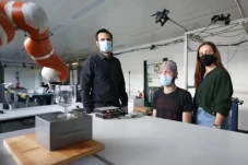 Lengan Robot Ini Dikendalikan...