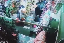 Pencurian di Toko Kelontongan...