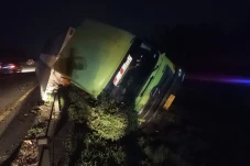 Diduga Sopir Mengantuk,...