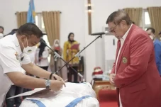 Alumni Unhas Minta Bupati...