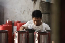 Pembuat Lilin Imlek...