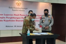 Tersangka Korupsi Pengadaan...