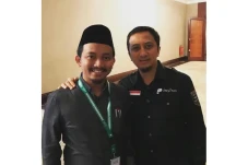 Profil Ainun Najib,...