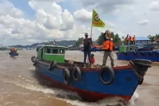 Tuntut Edy Mulyadi Ditangkap,...