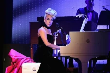 Lady Gaga Umumkan Akan...