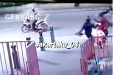 Terekam CCTV, Pria Misterius...