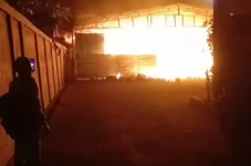 Kebakaran Lahap Gudang...