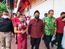 Hadiri Perayaan Imlek,...