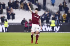 West Ham Bakal Pertahankan...