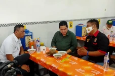 Jajan Bakso di Cikarang,...