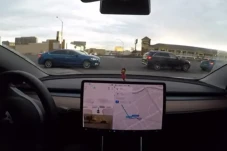 Manuver Agresif Tesla...