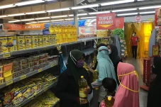 Emak-emak Diminta Jangan...