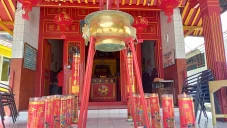 Lilin di Teras Klenteng...