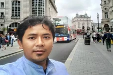 Jokowi Ajak Pulang Ainun...