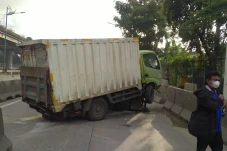 Truk Hantam Separator...