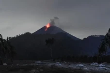 Mengerikan! 150 Erupsi...