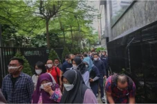 Jakarta Diguncang Gempa,...