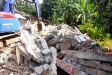 Buldoser Rumah Mewah...