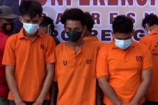 13 Pengeroyok Sekuriti...