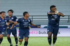 Hasil Arema vs Persija:...