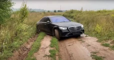 Viral, Sedan Mewah Mercedes-Benz...