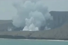 Gunung Anak Krakatau...