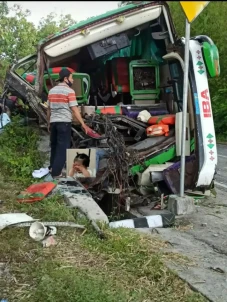 12 Korban Tewas dalam...