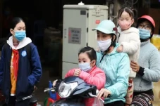 Sekolah di Vietnam Mulai...