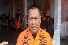 Hendak Perbaiki Kapal...