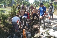 Patut Ditiru, Warga...