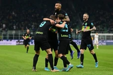 Singkirkan AS Roma,...