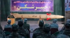 Iran Pamer Rudal Jarak...