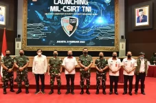 Panglima TNI Luncurkan...