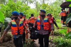 Hanyut di Sungai Walanae,...