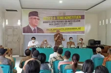 Di Reses Dewan, Asisten...