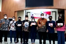 Dinas Sosial Maros Salurkan...