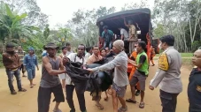 Kapal Motor Sarat Muatan...