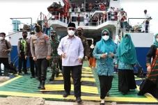 Bupati Luwu Timur Boyong...