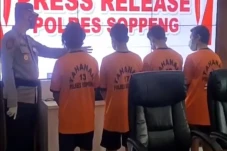Tikam Pensiunan Polisi...