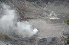 Semburkan Asap Solfatara,...